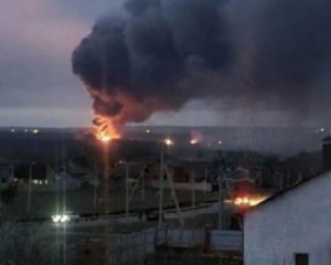 Сгорели военные самолеты и вертолеты: в российском Курске произошел взрыв на аэродроме