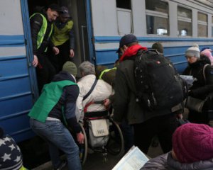 Польща більше не виплачуватиме допомогу українським біженцям