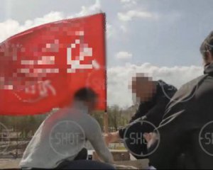 Встановили червоний прапор в окупованій Каховці: трьом колаборантам світить термін