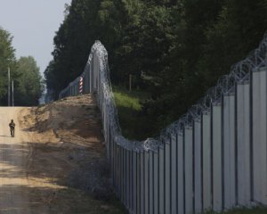Стена на границе с Беларусью: Польша назвала дату завершения строительства