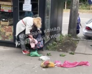 В Киеве женщина напала на детей, которые собирали деньги для ВСУ (18+)