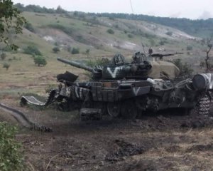 Три танка одним снарядом. Артиллеристы мощно уничтожили врага – видео