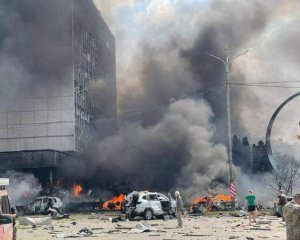 "Країна-вбивця. Країна-терорист" – Зеленський показав місце ракетного удару у Вінниці