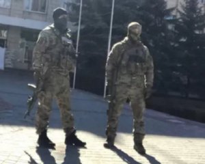 Раздевают и ищут татуировки: оккупанты в Мелитополе терроризируют жителей