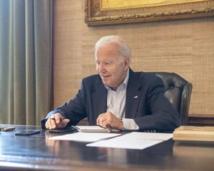 Хворий Байден записав відеозвернення