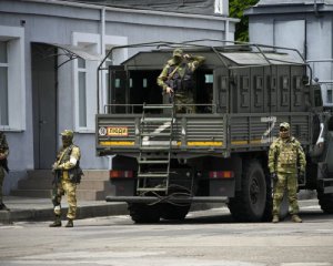 Перелякані росіяни намагаються приховати &quot;бавовну&quot; у будівлі суду в Лисичанську – Гайдай