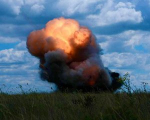 Біля Нової Каховки вибухнув російський склад боєприпасів
