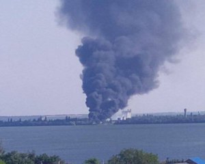 "Бавовна" для окупантів: біля Нікополя палає ворожий склад з боєприпасами
