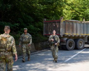 Напряжение на Балканах: сербы разбирают баррикады