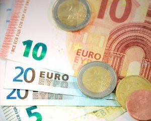 Євро подешевшав: який курс валют сьогодні