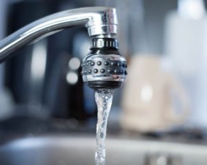 Підтримка водного балансу: п&#039;ять міфів про вживання води, які важливо знати