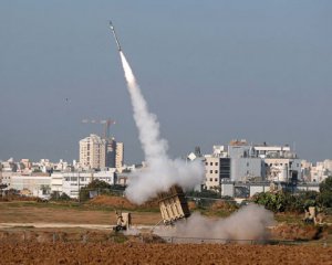 Територія Ізраїлю зазнала ракетного обстрілу: країна відчиняє бомбосховища