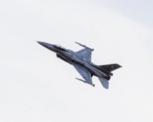 США &quot;не завершили обсуждения&quot; о передаче Украине истребителей F-16