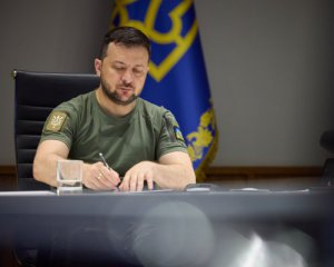 Продовження воєнного стану й мобілізації: Зеленський вніс законопроєкти