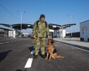 После взрывов в Крыму россияне установили КПП перед въездом на Керченский мост
