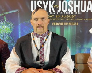 У козацькому вбранні. Усик заспівав &quot;Ой у лузі червона калина&quot; перед реваншем із Джошуа