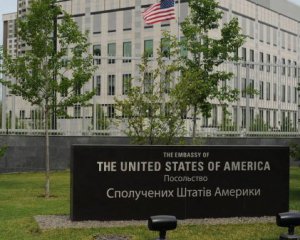 Посольство США закликає американців терміново виїхати з України