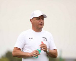 Замахнувся кулаком на арбітра. Тренера "Кривбасу" Вернидуба вилучили під час гри УПЛ