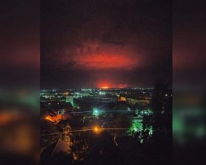 Гаряча ніч: мер Мелітополя повідомив про потужні вибухи в місті