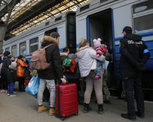 Яким коштом живуть українські біженці. Соціологи назвали цифри й факти