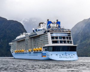 У Амстердамі біженців переселять на круїзний лайнер