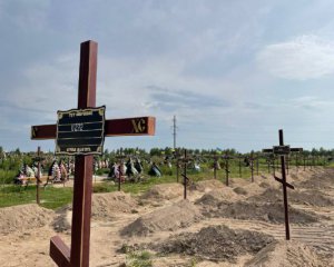 У Бучі поховали убитих росіянами цивільних, тіла яких не забрали родичі