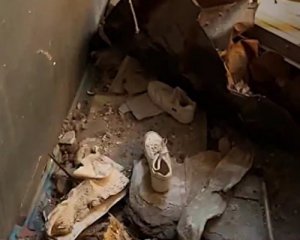 У Маріуполі тіла загиблих досі лежать у розвалених будинках –  відео (18+)