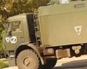 Із Маріуполя вийшла колона вантажівок "Дари смерті"