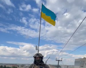 Український прапор над Балаклією, російський триколор – під ногами. Воїни записали відео