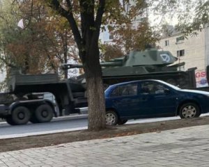 Росіяни почали виведення військової техніки з Маріуполя – Андрющенко розповів деталі
