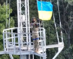 Над поселком Чкаловское установили украинский флаг: Зеленский показал видео