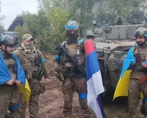Десантники возвращают украинские флаги в Харьковской области: мощное видео