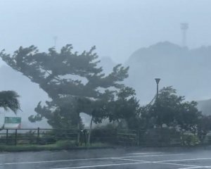 На Японію насувається найстрашніший за 70 років тайфун