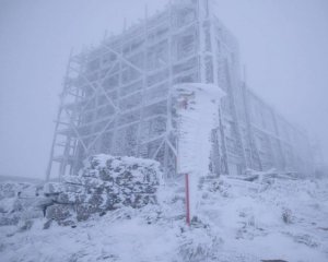 Негода у Карпатах: показали, як вирує сніжна хуртовина