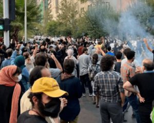 В Иране из-за убийства девушки происходят массовые беспорядки, драки и пожары