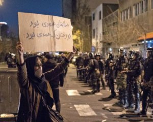 В Иране на протестах погибли десятки людей, президент страны пригрозил протестующим
