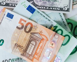 Євро і фунт стерлінгів досягли рекордного мінімуму