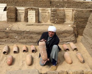 У похованні знайшли глечики з древнім сиром