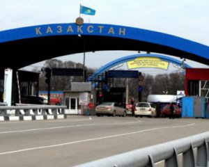 Мужчинам в очереди на российско-казахской границе будут вручать повестки