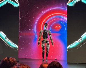 "Багато чого вміє" – Ілон Маск показав робота-гуманоїда Tesla Optimus