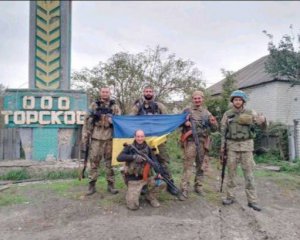 В поселке Торское Донецкой области уже развевается украинский флаг