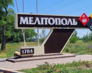 Знову кілометрові черги – люди хочуть виїхати із захопленого Мелітополя