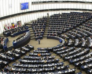 Европарламент принял резолюцию, в которой призвал мир к увеличению поставок оружия Украине