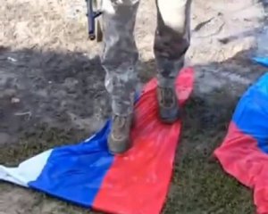 &quot;Сорвали тряпки&quot; – украинские воины вытерли ноги о триколор в освобожденном селе