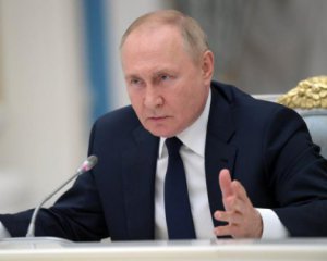 В Офисе президента заявили, что Путин лишится власти путем &quot;криминальной революции&quot;