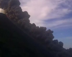 В Италии проснулся мощный вулкан: показали видео