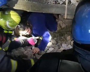 Порятунок людей після ракетних ударів по Запоріжжю ‒ рятувальники показали відео