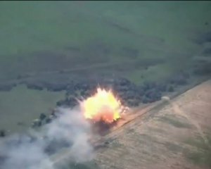 ВСУ разгромили технику оккупантов управляемым 155-мм снарядом Excalibur: эффектное видео