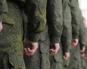 Замість паспорта повістка: у Петербурзі влаштували "полювання" на призовників