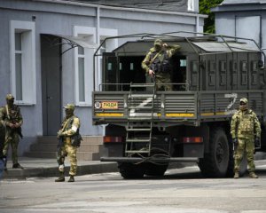 Оккупанты вывозят из Херсона банки и "госучреждения"